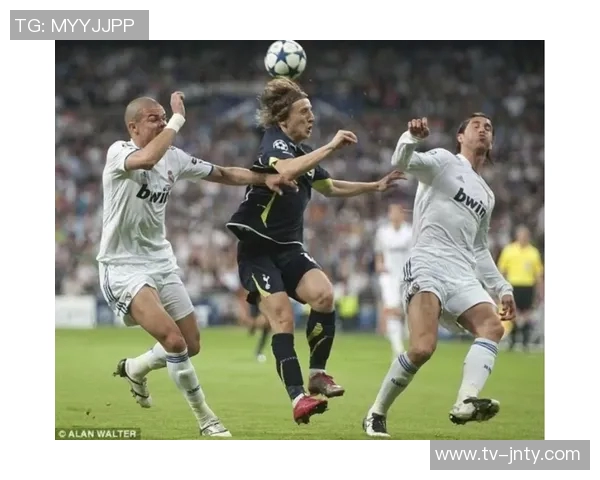 拉莫斯点赞引热议莫德里奇与拉莫斯或将在米兰重聚的可能性分析