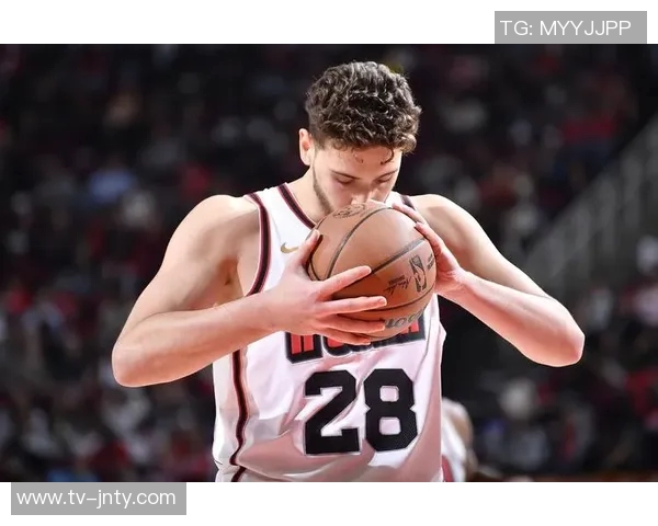 马威半场表现惊艳仅9分钟砍下10分并抢下7个前场篮板 马威半场表现惊艳仅9分钟砍下10分并抢下7个前场篮板