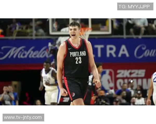 开拓者防守松懈如度假克林根遭戈贝尔全面压制表现堪忧 开拓者防守松懈如度假克林根遭戈贝尔全面压制表现堪忧