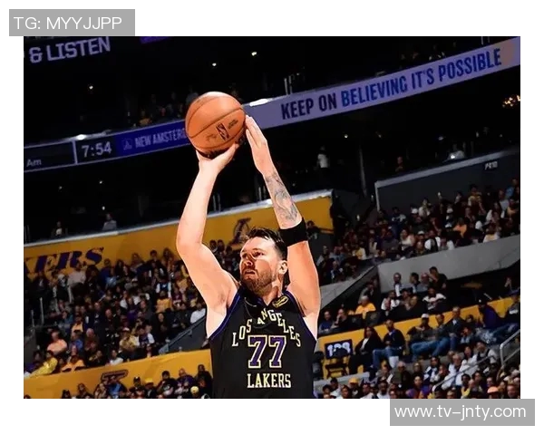 东契奇谈球队开局表现强调努力与领导力詹姆斯的榜样作用 东契奇谈球队开局表现强调努力与领导力詹姆斯的榜样作用